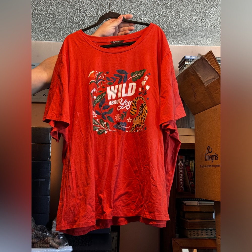 Vibrant tee